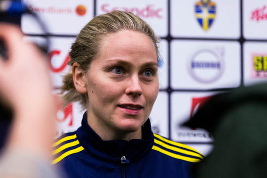 Sveriges Lisa Dahlkvist blir intervjuad