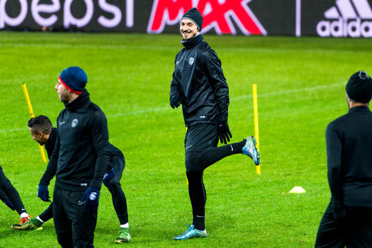 s Zlatan Ibrahimovic under en träning med Paris Saint Germain inför fotbollsmatchen i Champions League den 24 november 2015 i Malmö.