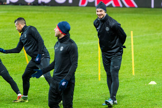 s Zlatan Ibrahimovic under en träning med Paris Saint Germain inför fotbollsmatchen i Champions League den 24 november 2015 i Malmö.