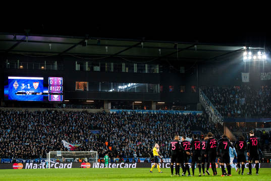 s spelare jublar efter 0-5 målet genom Moura Lucas under fotbollsmatchen i Champions League mellan Malmö FF och Paris Saint Germain den 25 november 2015 i Malmö.