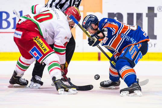 Tek mellan Modos Maxim Lapierre och Växjös Adam Burish