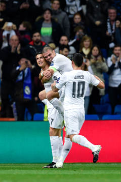 Real Madrids Cristiano Ronaldo, Pepe och James Rodríguez jublar efter 3-0