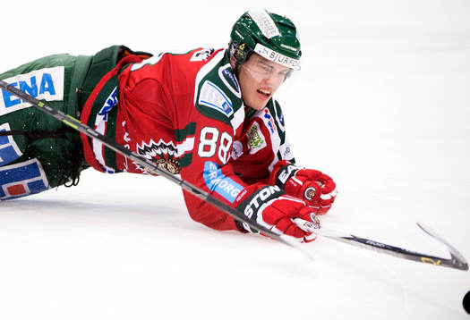 Frölundas Andreas Johnson kastar sig