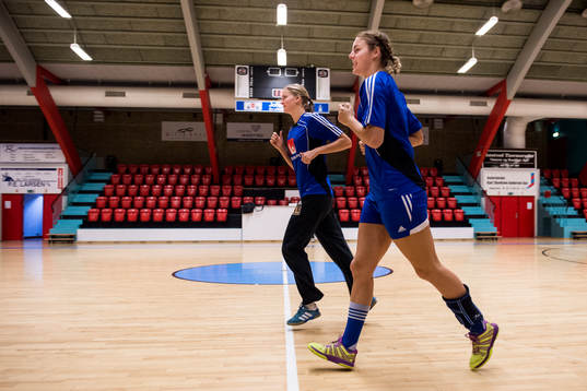 målvakt Johanna Bundsen och Carin Strömberg