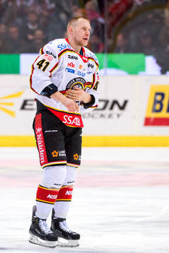 Luleås Ilari Melart får matchstraff