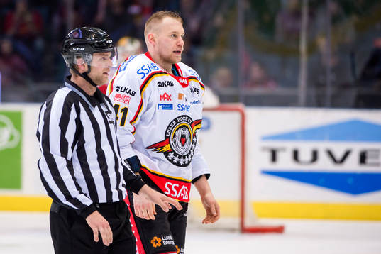 Luleås Ilari Melart får matchstraff