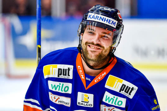 Växjös Linus Fröberg jublar