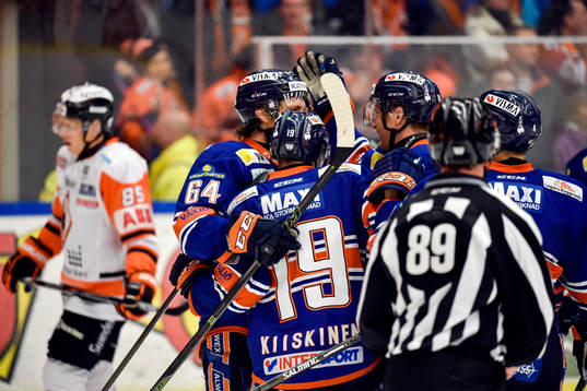 Växjös Tuomas Kiiskinen jublar