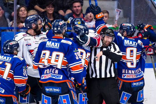 Stort bråk utbryter i slutminuten