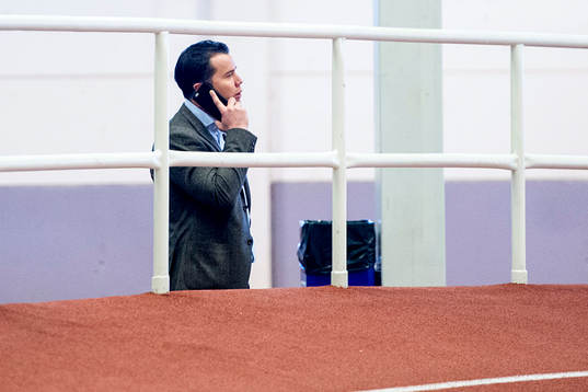 Sportchef Daniel Andersson pratar i telefon när Malmö FFs spelare fystestas den 15 januari 2016 i Malmö.