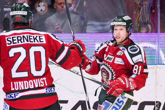Frölundas Joel Lundqvist och Ryan Lasch jublar