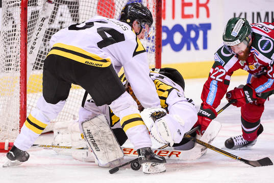 Brynäs målvakt Bernhard Starkbaum och Jonathan Pudas