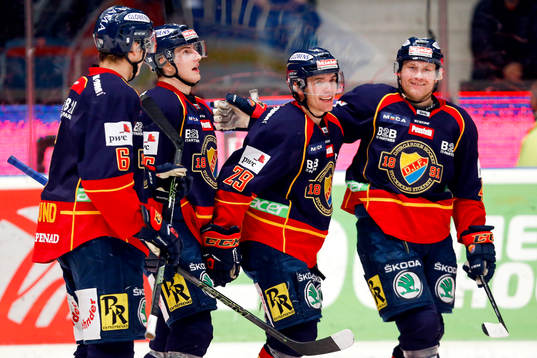 Djurgårdens Andreas Englund, Philip Holm, Matt Anderson och Patrick Thoresen jublar efter 5-2 av Anderson
