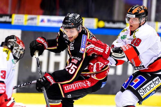 Luleås Anton Hedman och Örebros Ville Viitaluoma