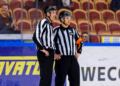 Linjeman Johannes Käck och Domare Johan Gossas
