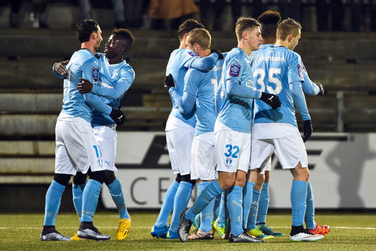 Malmös Agon Mehmeti jublar med lagkamraterna