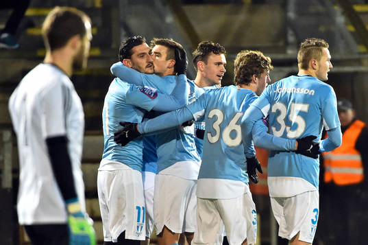 Malmös Agon Mehmeti jublar med lagkamraterna