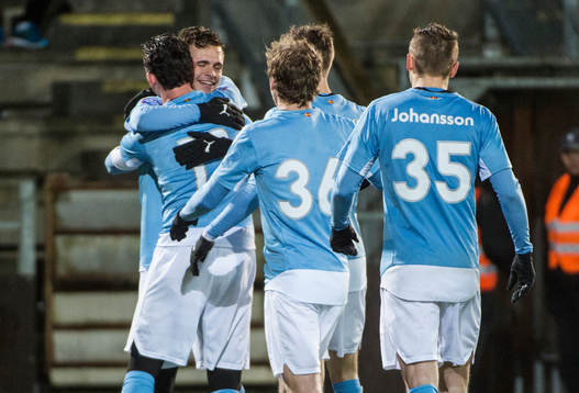 Malmös Andreas Vindheim karmar om Agon Mehmeti efter 1-0