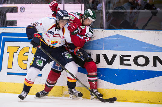 Djurgårdens Robin Norell och Frölundas Patrik Carlsson i