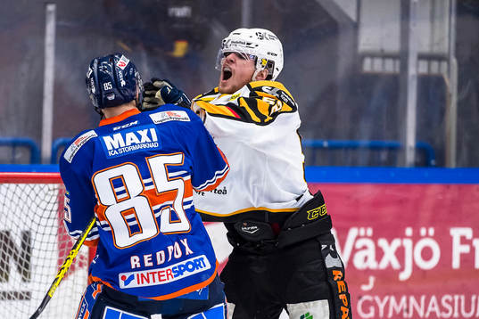 Gruff mellan Växjös Liam Reddox  och Skellefteås Arvid