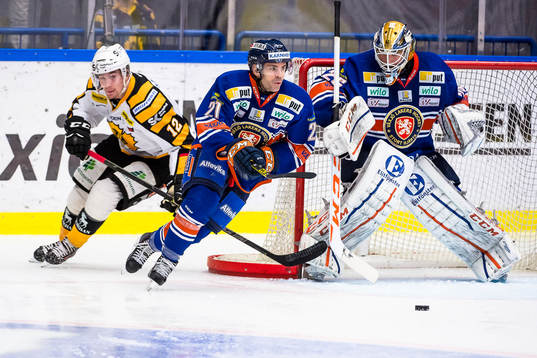 Växjös Cory Murphy jagas Skellefteås Adam Pettersson