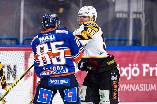 Gruff mellan Växjös Liam Reddox och Skellefteås Arvid