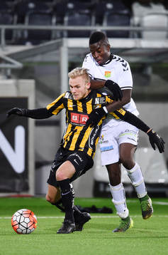 Häckens Niklas Andersen och GAIS Kieron Cadogan
