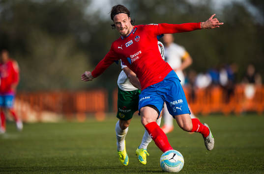 Helsingborgs Linus Hallenius tar sig förbi Hammarbys