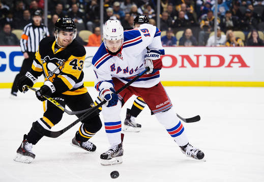 Pittsburghs Conor Sheary och New Yorks Jesper Fast