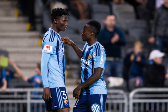 Djurgårdens Michael Olunga jublar tillsammans med Djurgårdens Sam Johnson efter att ha gjort 2-0