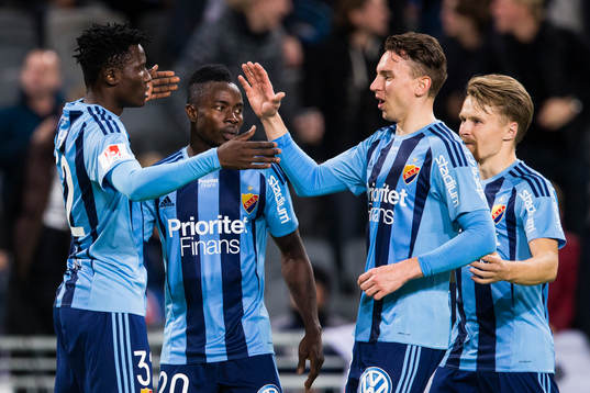 Djurgårdens Michael Olunga jublar tillsammans med Sam Johnson, Marcus Hansson och Jacob Une Larsson efter att ha gjort 2-0