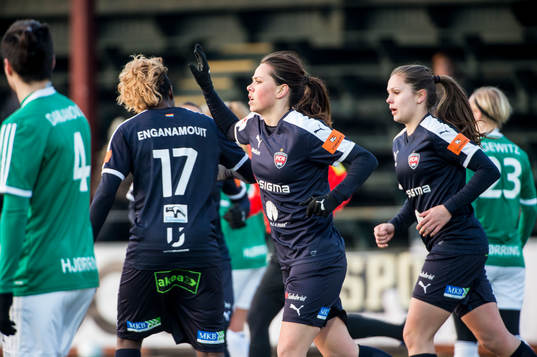 Rosengårds Sara Björk Gunnarsdottir i mitten jublar