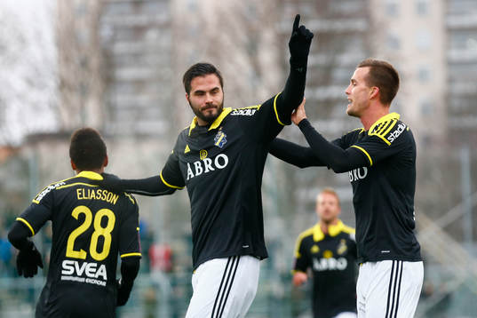 s Denni Avdic firar 2-0 med Fredrik Brustad (h) under träningsmatchen i fotboll mellan AIK och Norrköping den 14 Februari 2016 i Stockholm. 