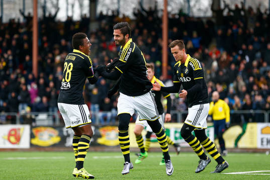 s Denni Avdic (m) firar 2-0 med Niclas Eliasson (v) och Fredrik Brustad (h) under träningsmatchen i fotboll mellan AIK och Norrköping den 14 Februari 2016 i Stockholm. 