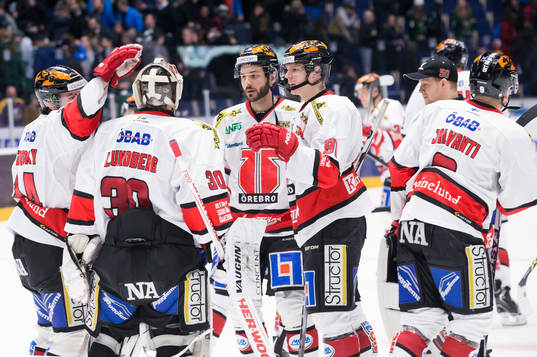 Örebros spelare jublar