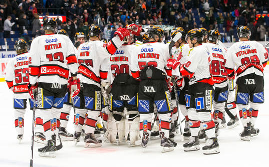 Örebros spelare jublar