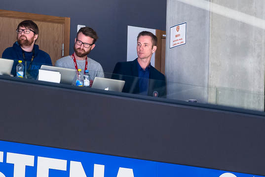 Växjös sportchef Henrik Evertsson på läktaren