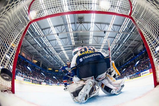 Växjös Ville Leino sätter sin straff bakom Djurgårdens