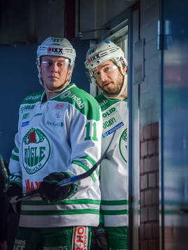 Rögles David Åslin och Jordan Smotherman före