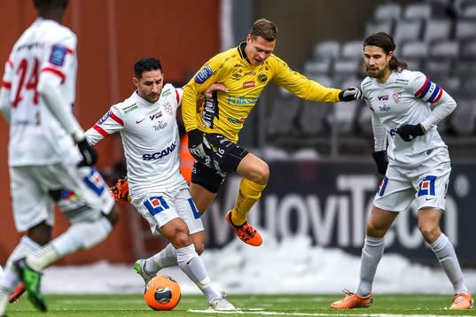 Assyriskas David Durmaz och Elfsborgs Viktor Claesson