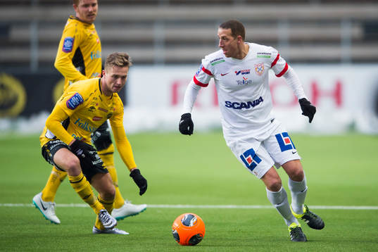 Assyriskas Kenny Pavey och Elfsborgs Adam Lundqvist