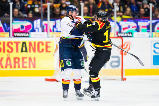 Djurgårdens Andreas Englund och Brynäs Jesper Ollas