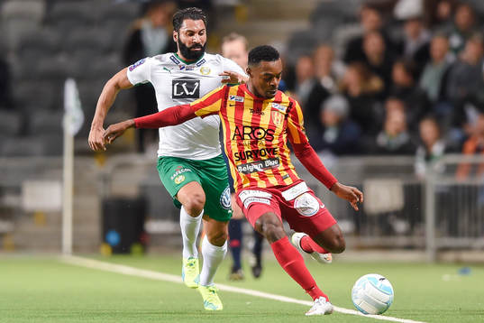Hammarbys Stefan Batan och Syrianskas Success Chimakpa