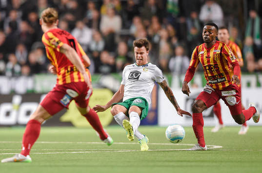 Hammarbys nyförvärv Melker Hallberg i en kamp mot