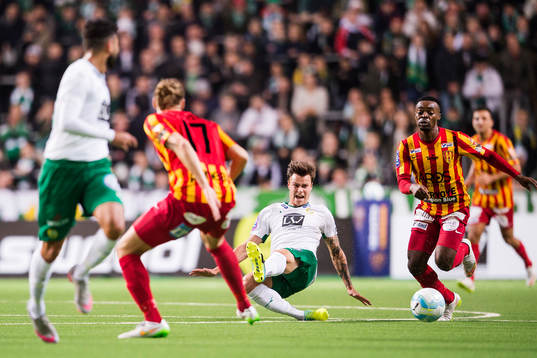 Hammarbys Melker Hallberg och Syrianskas Success Chimakpa