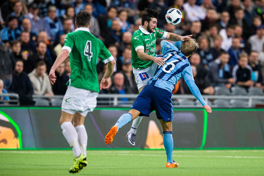 Ljungskiles Allan Mohideen i en nickduell med Djurgårdens