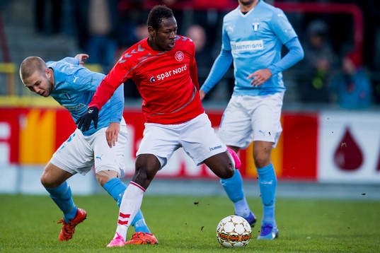 Ålborgs Christian Bassogog och Malmö FFs Anton Tinnerholm