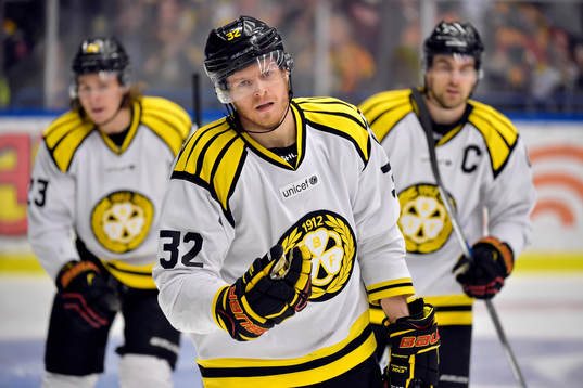 Brynäs Nick Johnson  jublar
