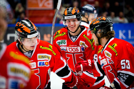 Örebros Bobbo Petersson gör 1-1 och jublar med Jakub