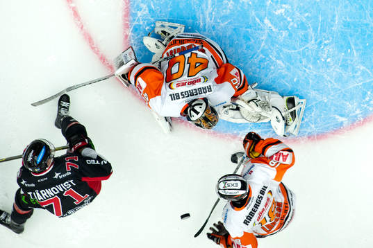 Malmö Redhawks Mathias Tjärnqvist och Karlskronas